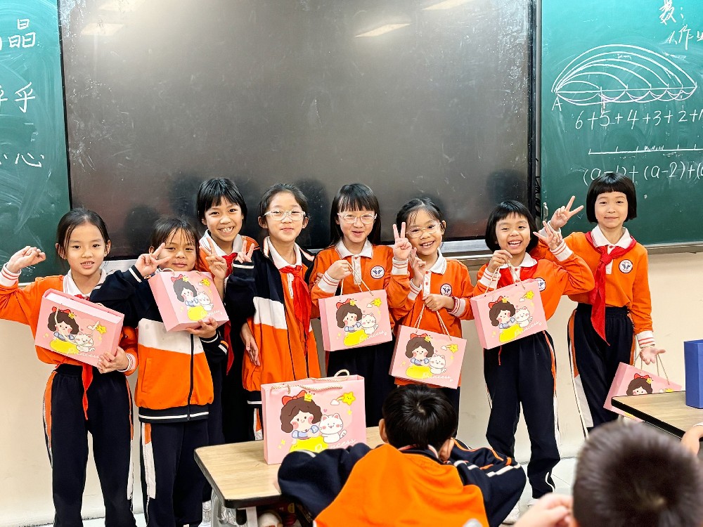 祝王霖浠生日快乐，学习进步！